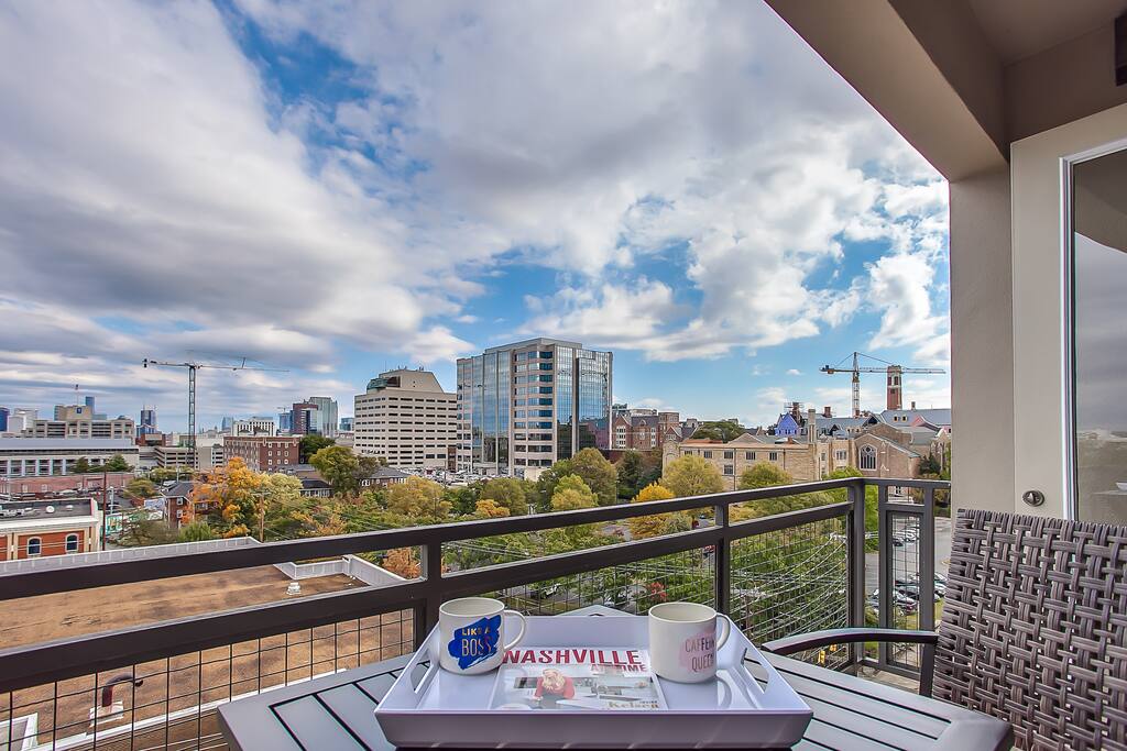 Your private top floor balcony Downtown Nashville view!