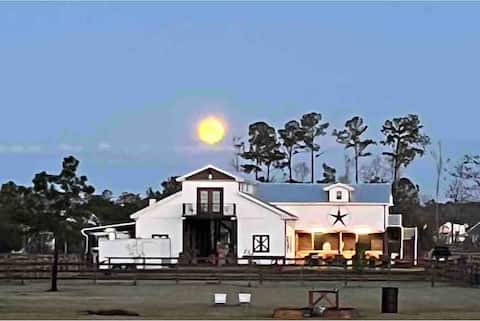 Successful Airbnb property: The Taylor Barn in Carolina Shores