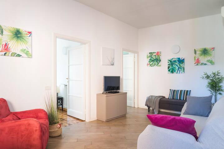 Sweet Home San Lorenzo, 2 BDR, 2 BTH, city center gallery image 2