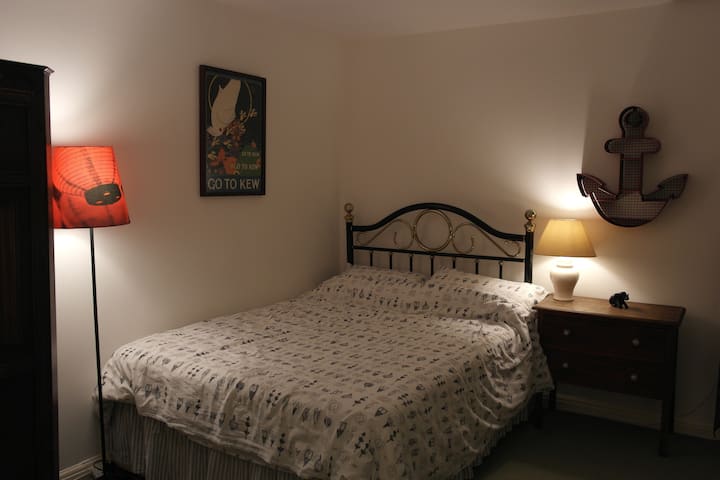 Spacious King Size Room, Wifi, Self Check-in - Watford