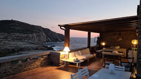 moonvalleyhouse; stunning place w/3 seas around