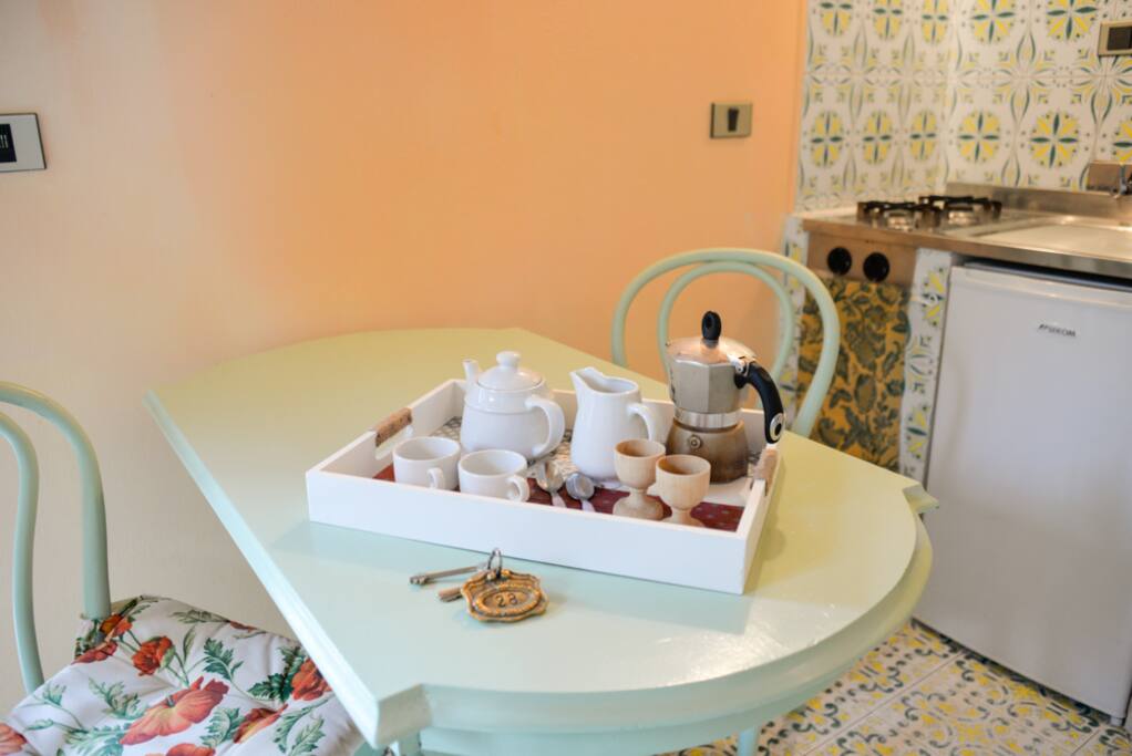 Full equip kitchenette