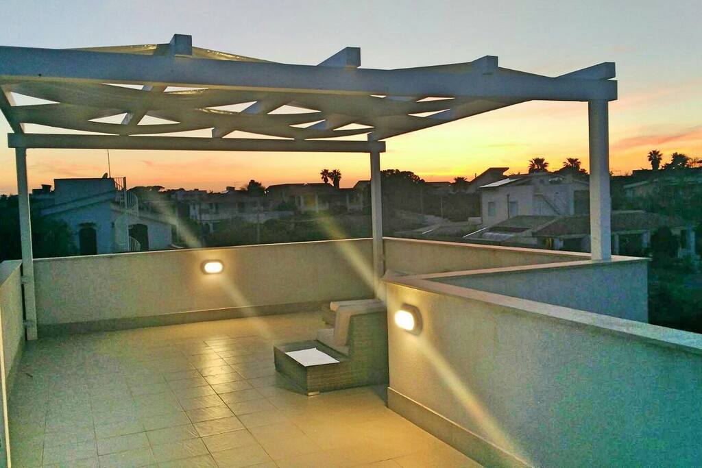 il terrazzo panoramico con il pergolato di recente costruzione