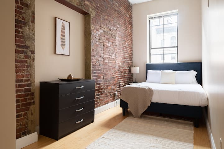 Large Ceilings | Centrally Located 4bed 2bath