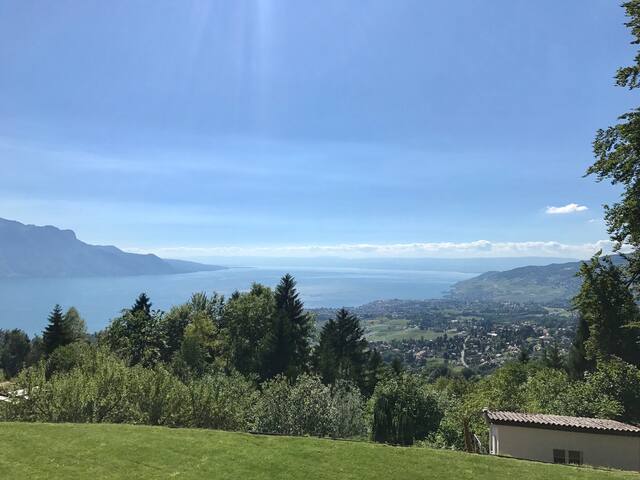 Luxury 4-bed house with stunning views! gallery image 2