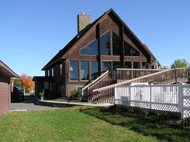 EAGLE HAVEN-Large Private Home Scenic River Views gallery image 5