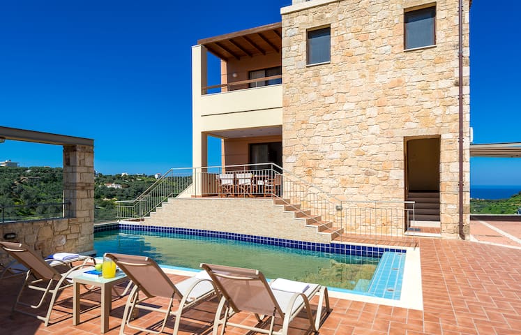 Magnificent villa ,with breathtaking seaview