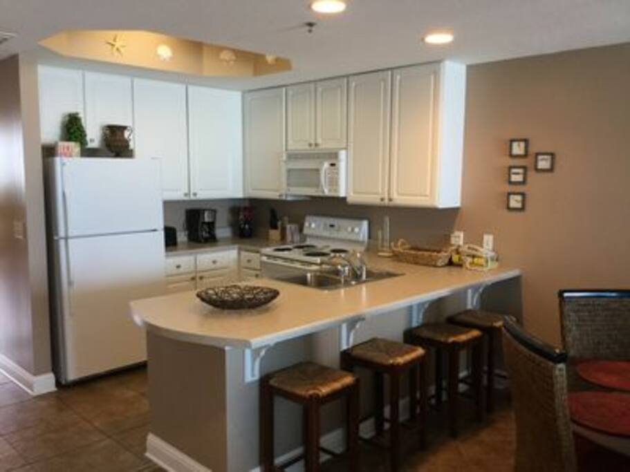 Well-equipped kitchen with total seating for 8