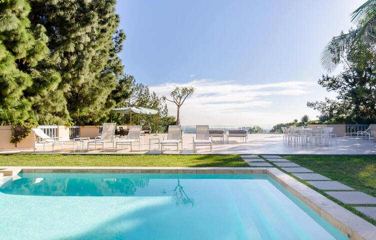 Beverly Hills Estate with City Views- 7 Bedroom gallery image 3