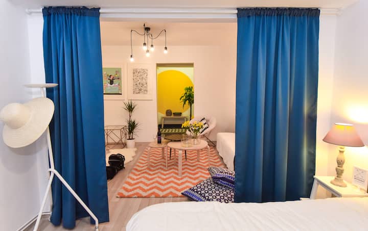 View from the bedroom 1
The bedroom 1 is separated from the living room by a curtain.