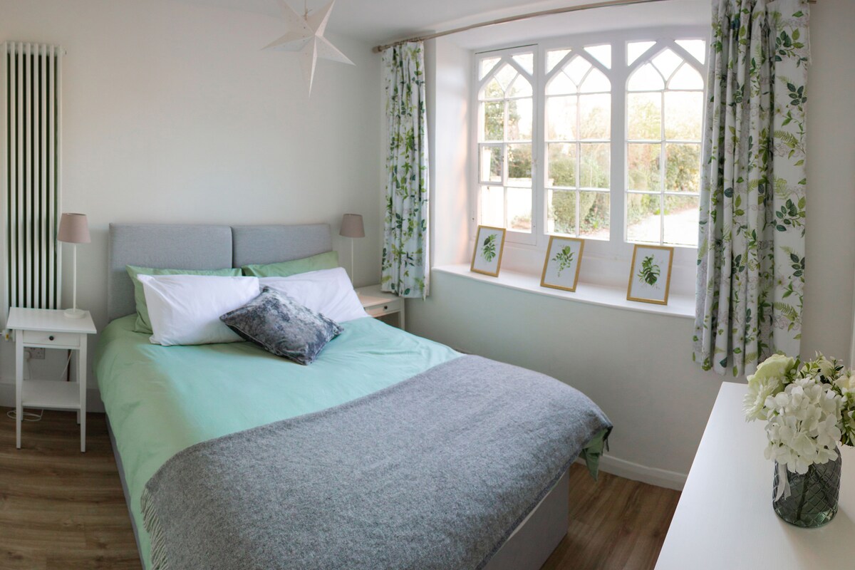 Dormitorio tamaño king en la planta baja