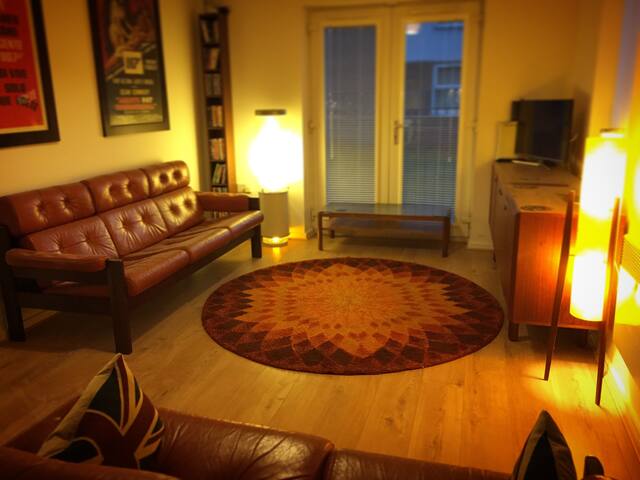 West Didsbury Apartment + free off road parking. gallery image 4