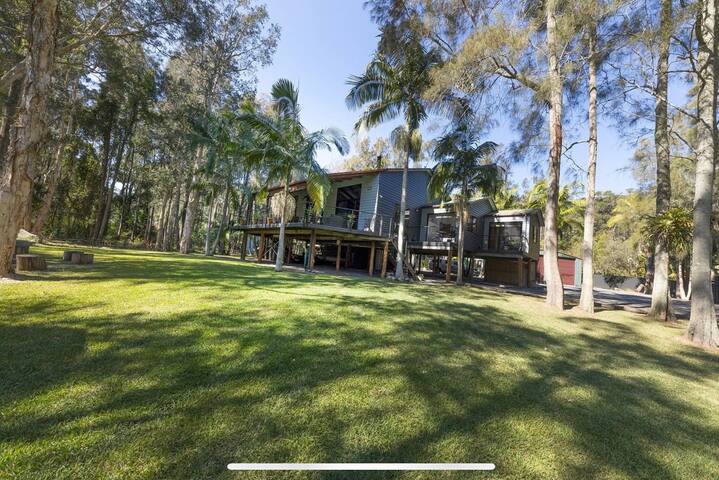 Driftwood Lodge – Waterfront Property gallery image 2