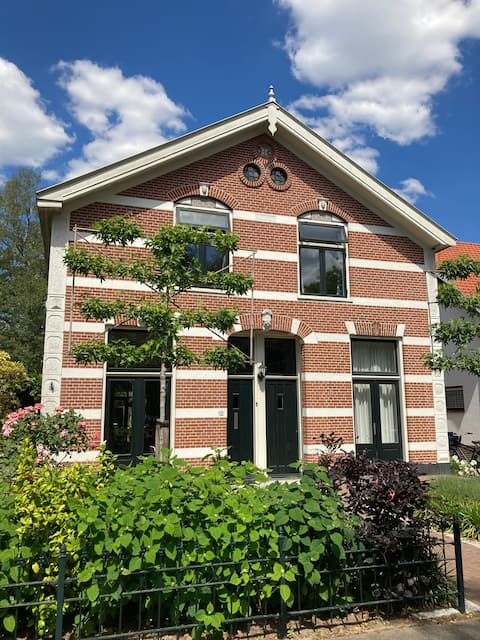 Beautiful detached house with wonderful spacious garden