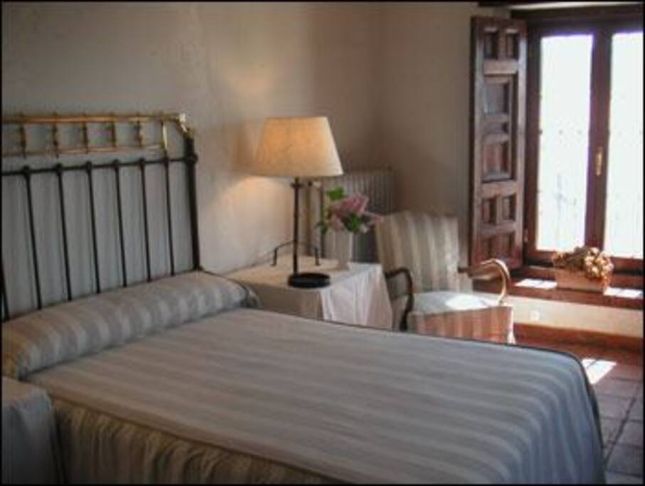 Dormitoria cama matrimonio