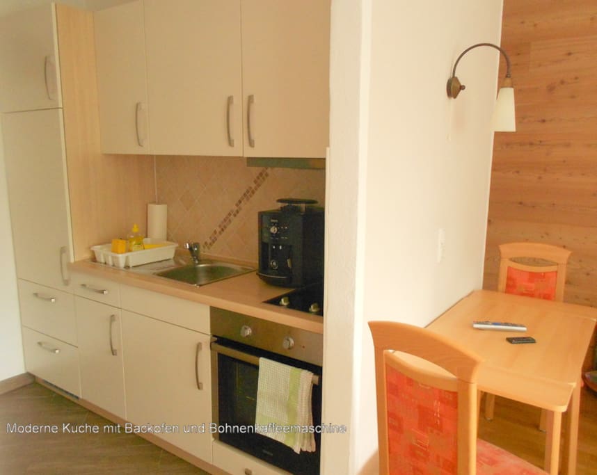 Ein Backrohr, Kühlschrank