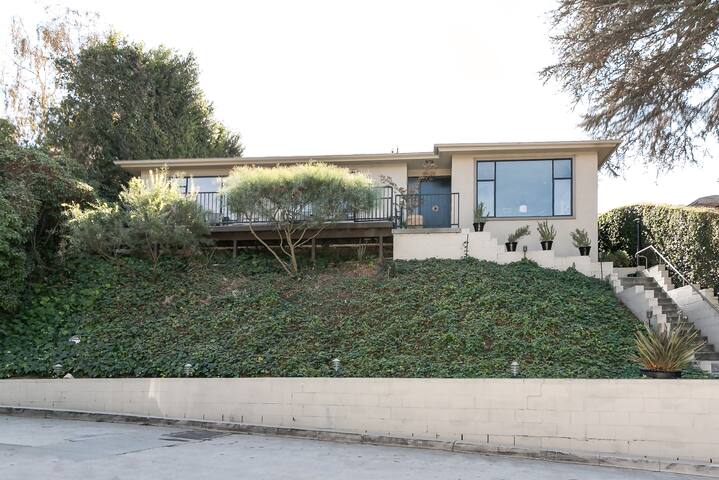 Spacious Oasis with Pool & Views gallery image 2