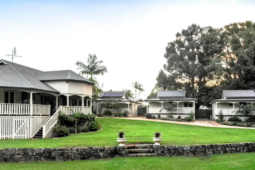 Bangalow Guesthouse Grounds