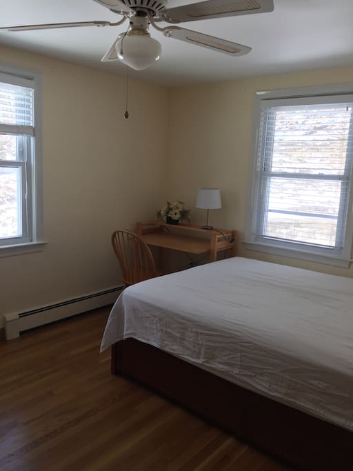Guest bedroom photo2