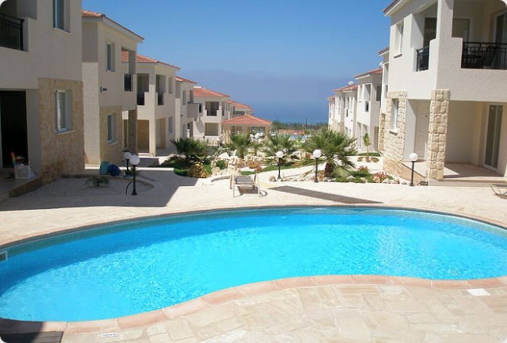 Kidney pool next to front door