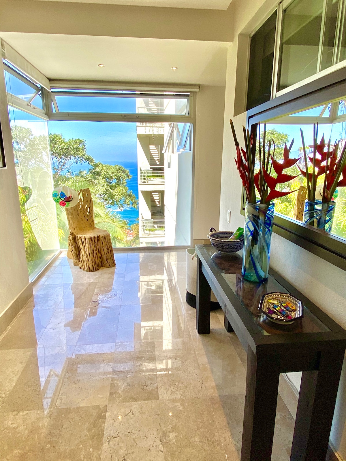 Propiedad de Airbnb exitosa: Stunning Views, Spacious Luxury, Walk to the Beach en Jalisco