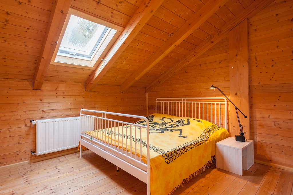 Schlafzimmer mit King Size Bett, Bed room with king size bed