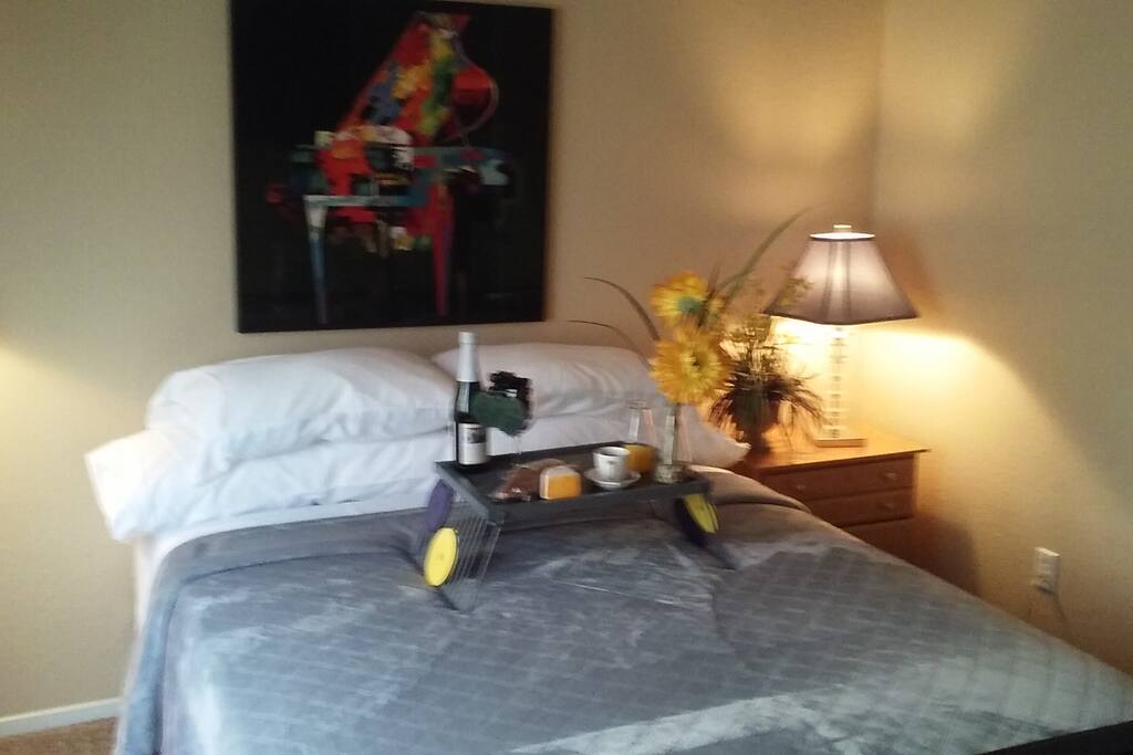Queen bed in queen room