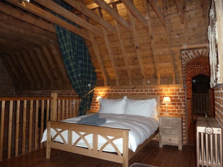 23. Study: double bed with double sofa bed. (see next photo)