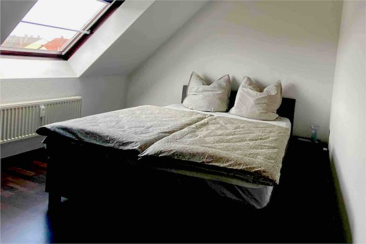 Dhomë gjumi 1.80 m e gjerë BoxSpring krevat