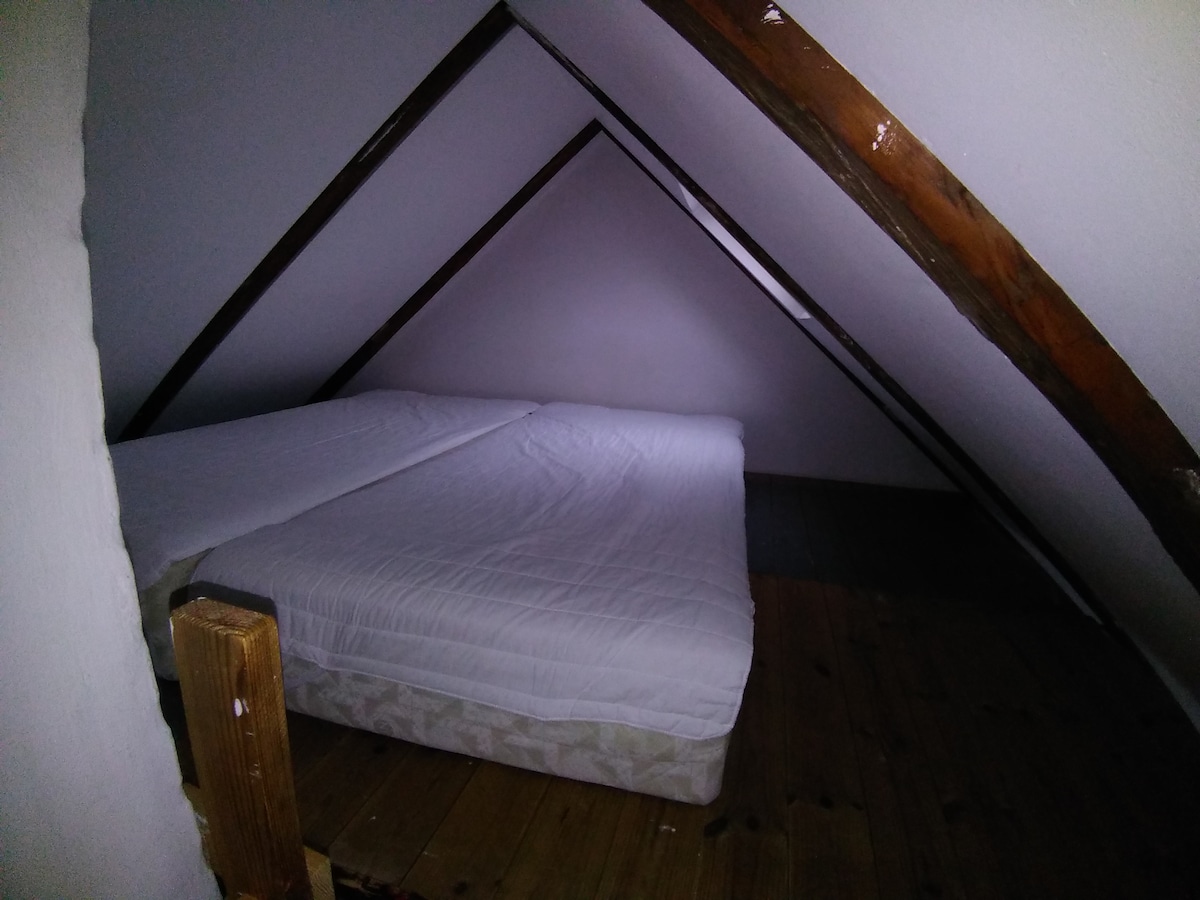 Ambienti i dhomës së gjumit