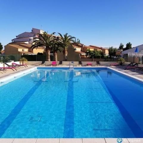 Top performing Airbnb: Naturist village, studio, terrace, parking, pool in Agde