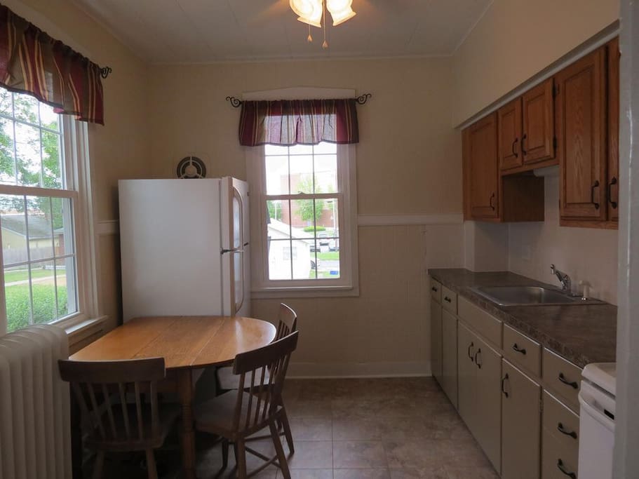 Fully Stocked Eat-in kitchen