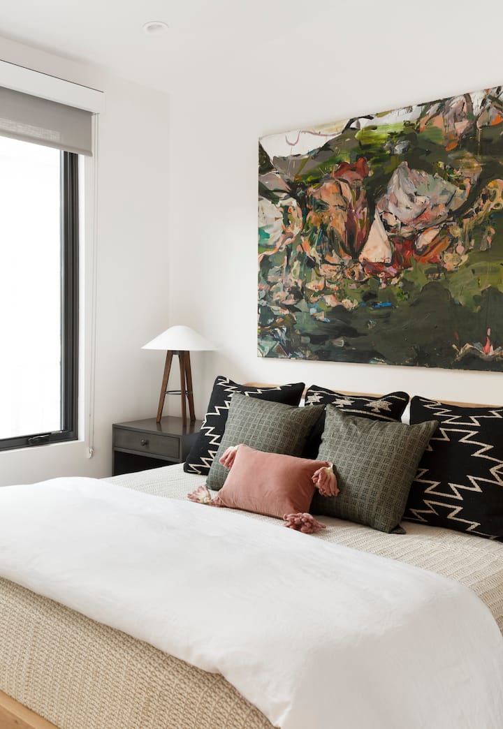 Dormitorio #5 - Cama tamaño king (segundo piso)