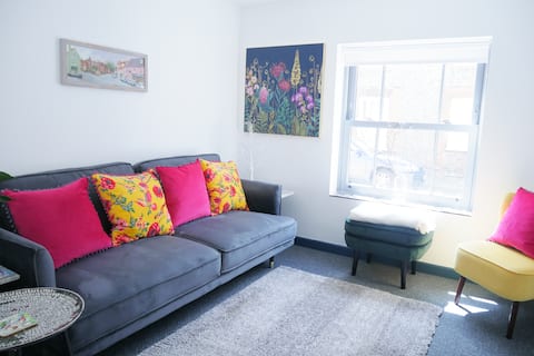 Successful Airbnb property: No.12 Town CENTRE with parking in Holt