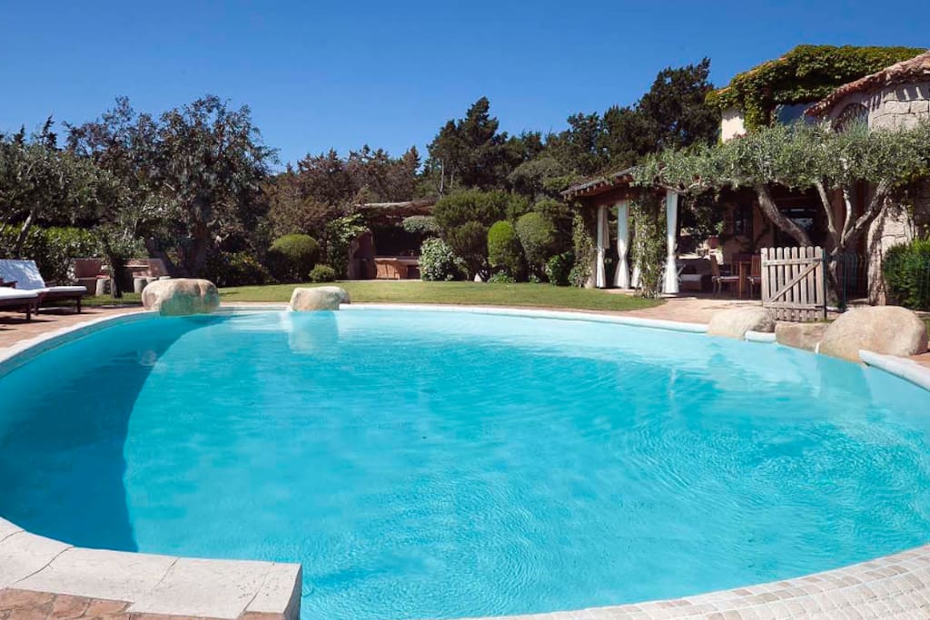 Private swimming pool, designed by architect Savin Couelle