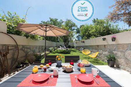 Lemon Tree House & Private Garden 
Parking at 50m