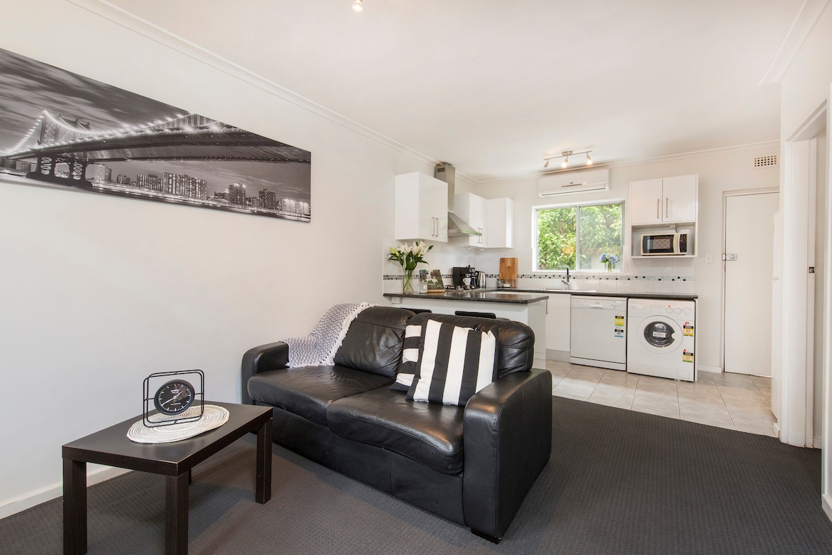 Otvoreni plan Kuhinja i dnevni boravak s kaučem na razvlačenje