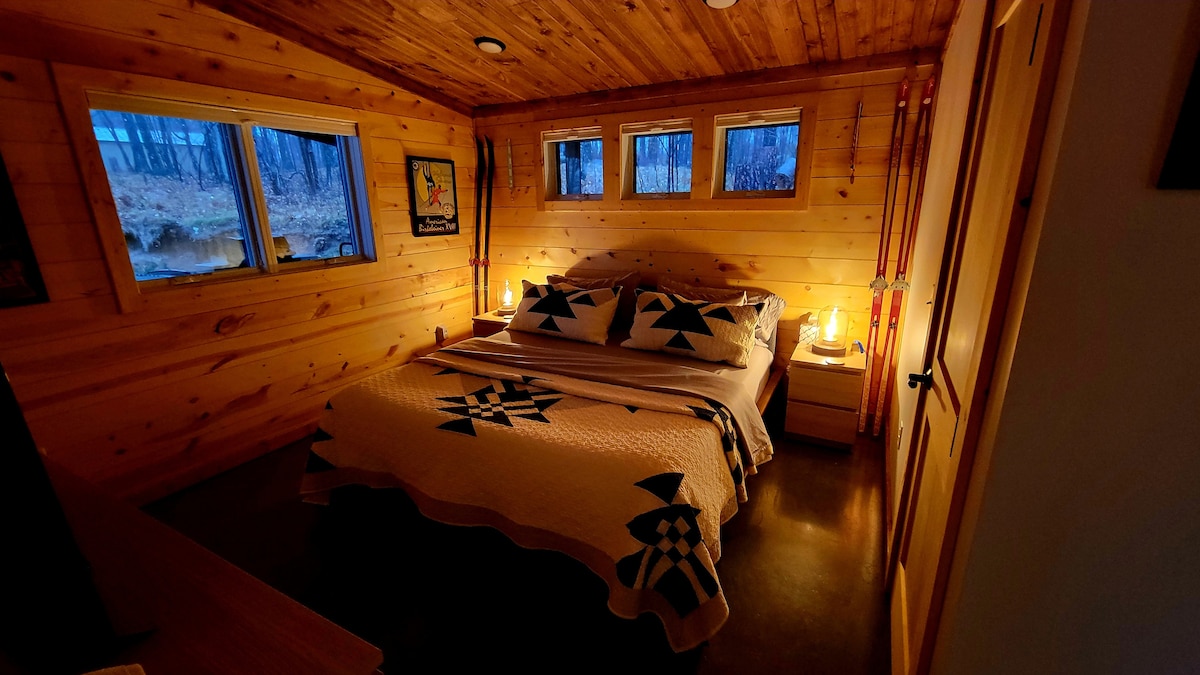 The king bedroom has some sexy lighting and Pendleton bed spreads