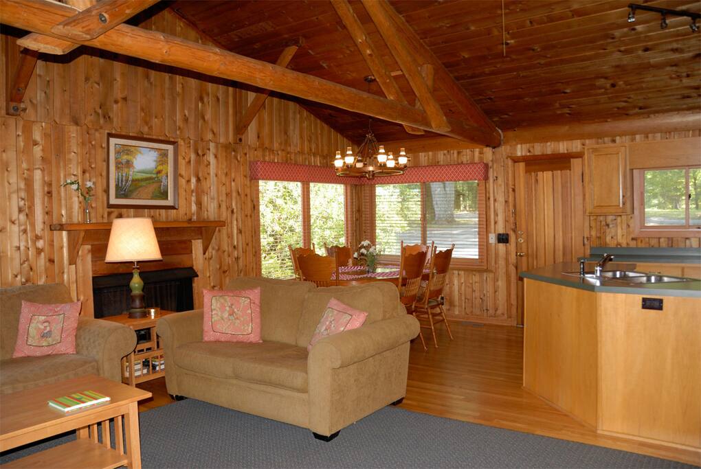 Natural Cedar Great Room/Dining Area