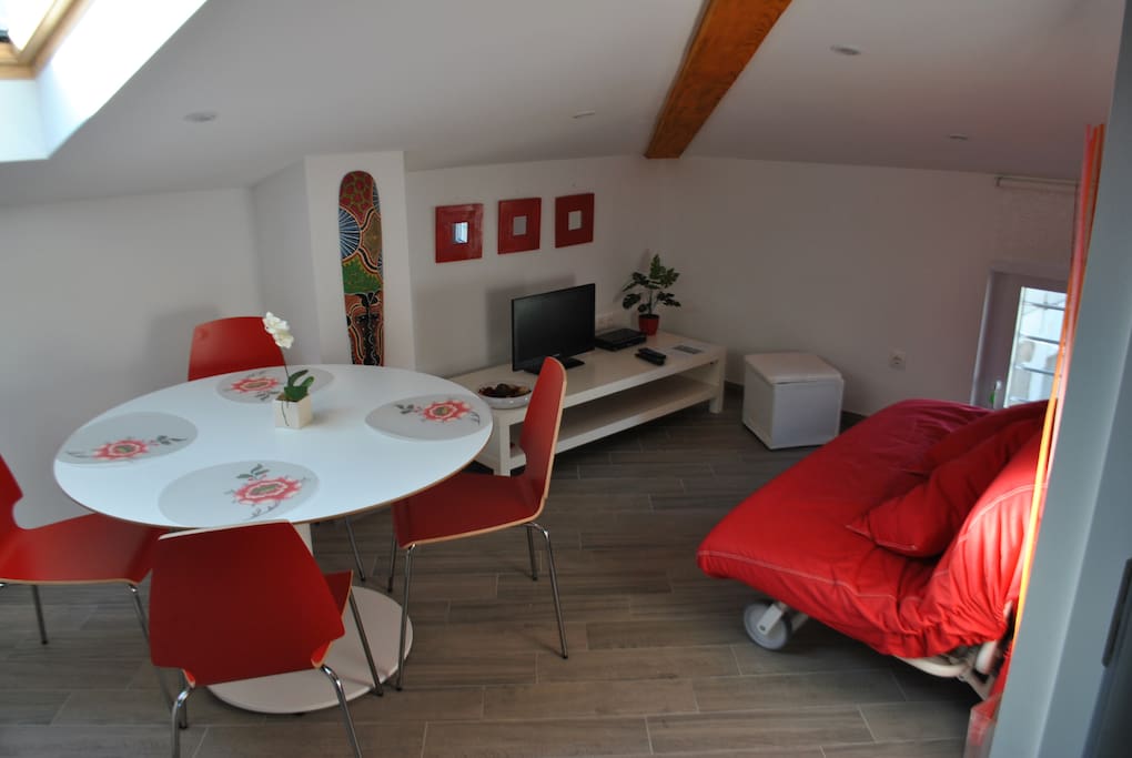 Living room wit sofa pull-out bed