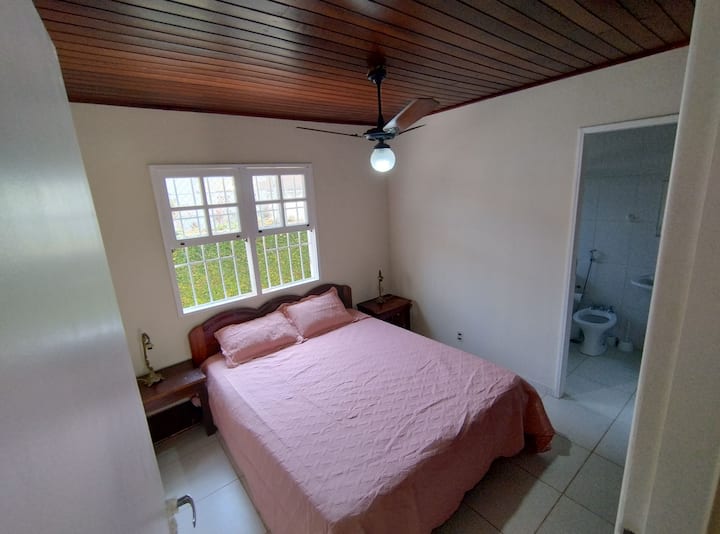 1号套房，配有标准双人床 