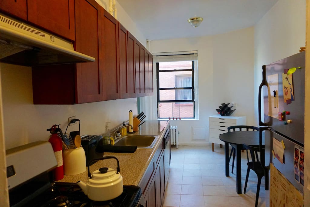 Eat-in kitchen with dishwasher