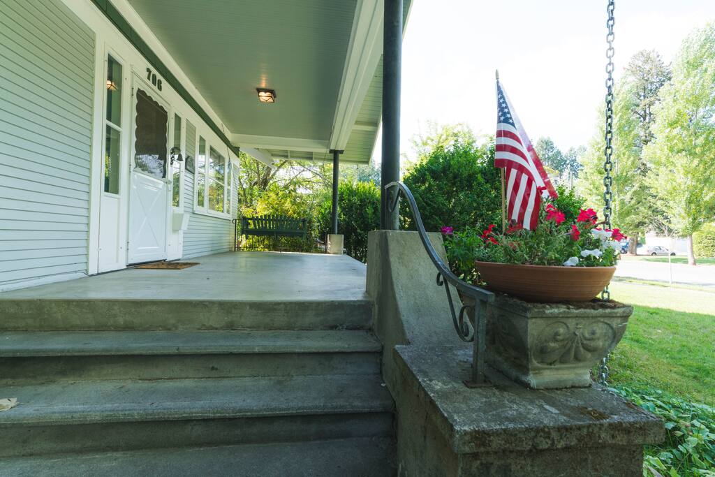 Stairs to front of house