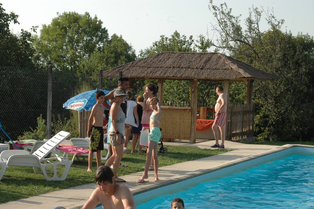 La paillote à la piscine