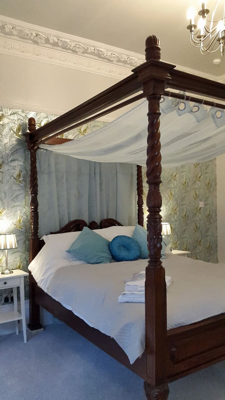 Fabulous apartment in Hull�s bohemian Avenues Apartments