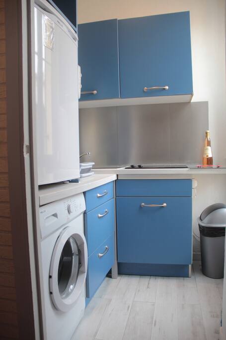 Cuisine équipée avec lave-linge