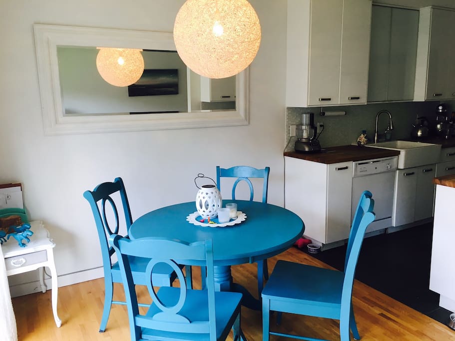 Dining area - come have a bite with me!