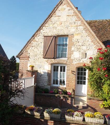 5 minutes walk from the airport, small guest house