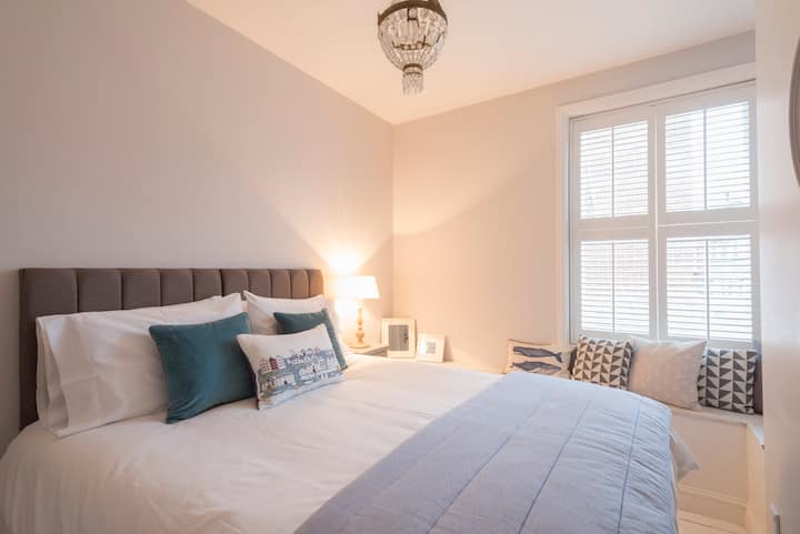 First floor zip and link king size bed. The bed can be set up as two small singles on request. Please note that this needs to be requested in advance. 