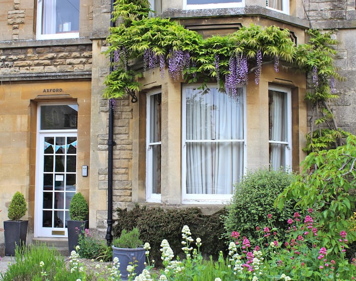 Exclusive EnSuite Bedroom Central Cirencester Houses for Rent in
